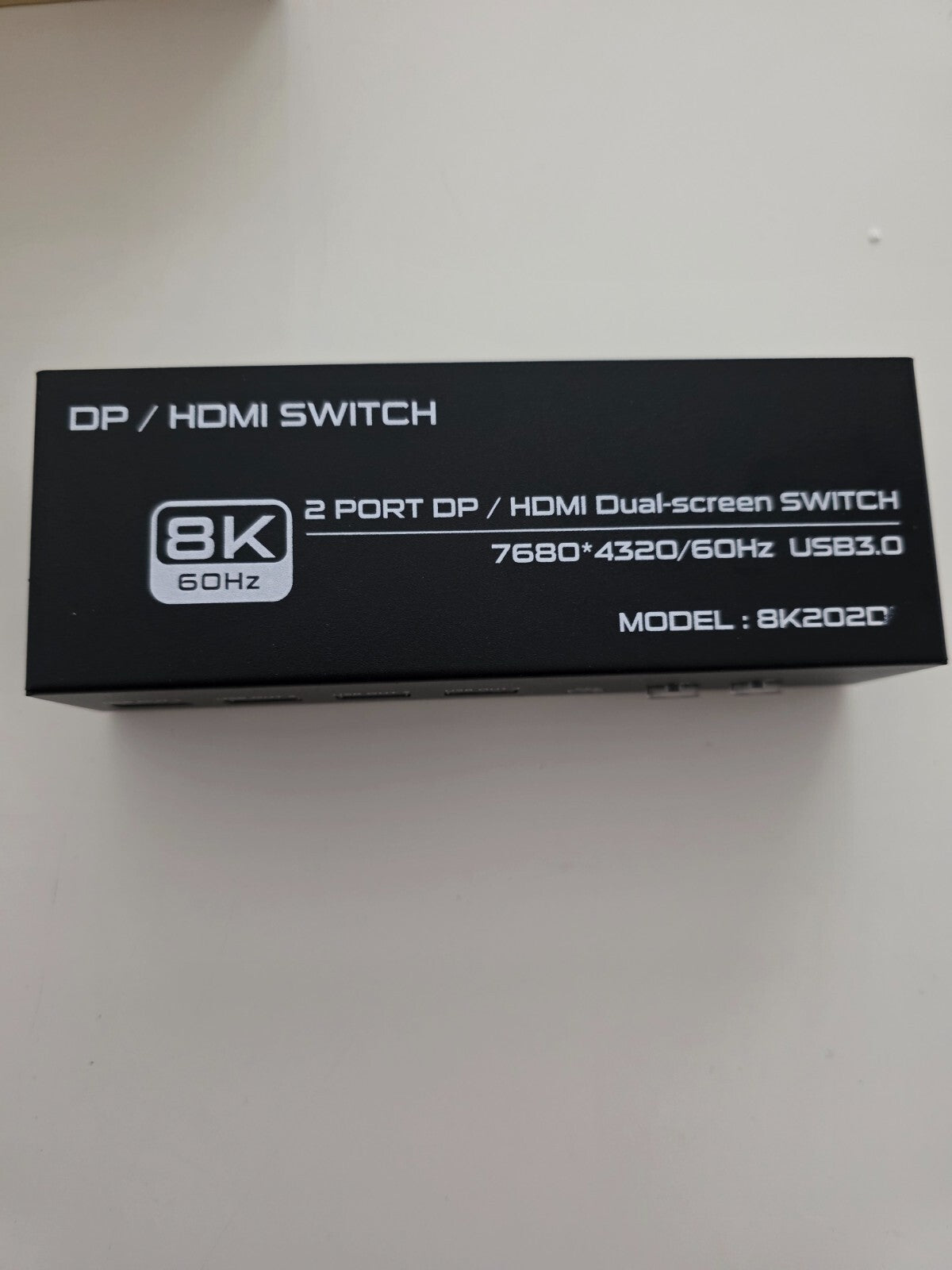 8K DP / HDMI KVM 2PC 2 Monitor 8K@60Hz 4K@120Hz 2K@144Hz + Kabel