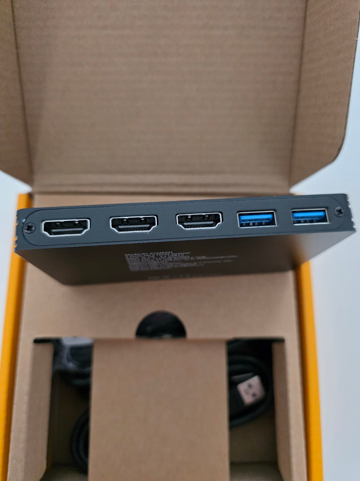 HDMI KVM Switch 8K@60Hz 4K@120Hz für 2 PCs, 1 Monitor, 3x USB 3.0