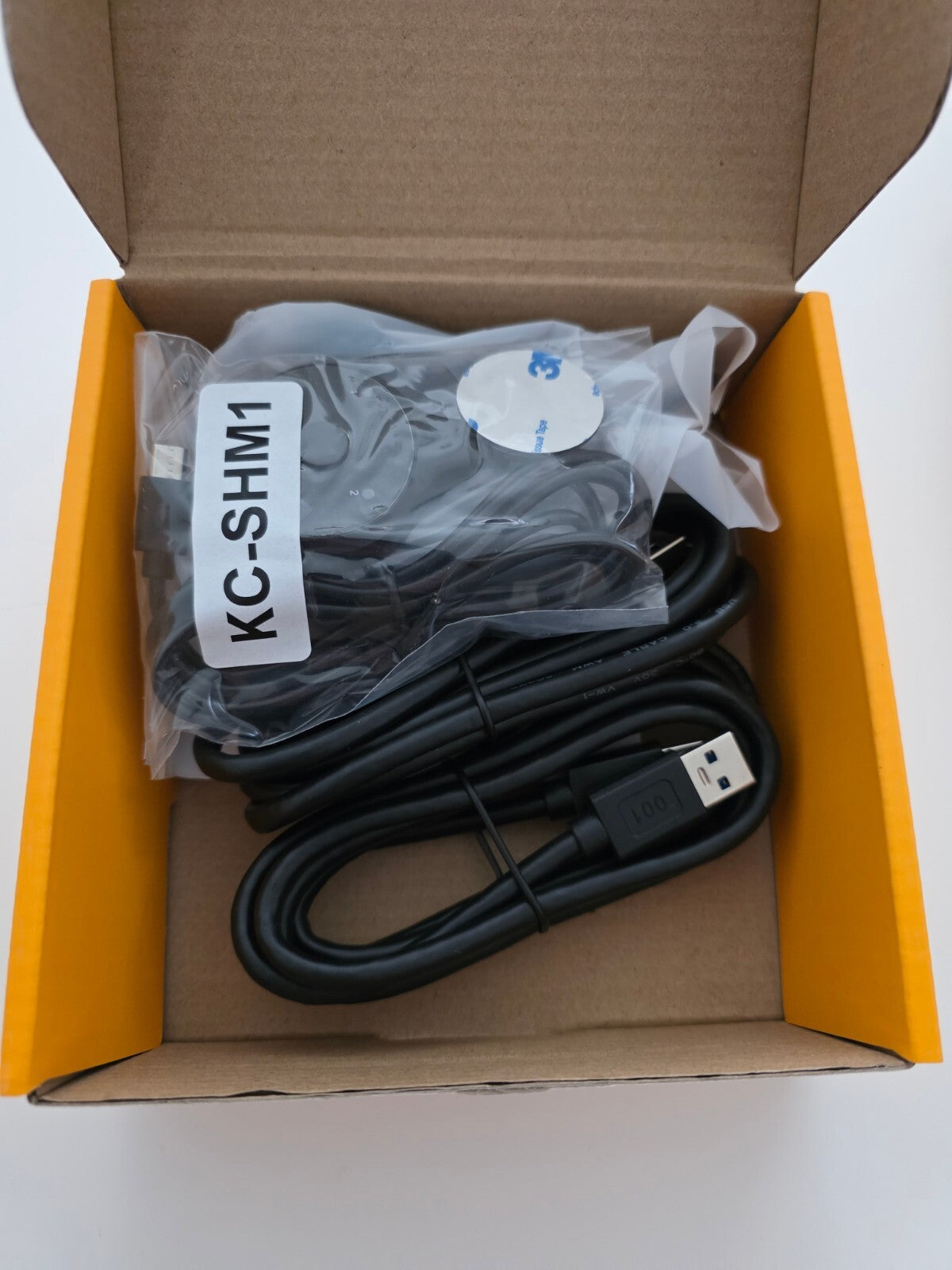 HDMI KVM Switch 8K@60Hz 4K@120Hz für 2 PCs, 1 Monitor, 3x USB 3.0