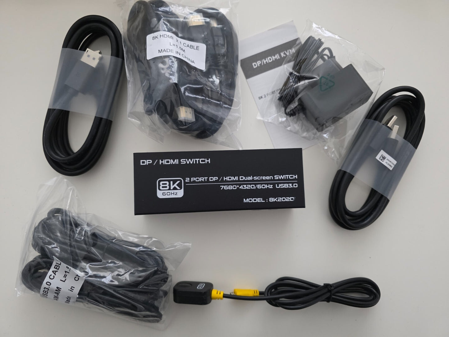 8K DP / HDMI KVM 2PC 2 Monitor 8K@60Hz 4K@120Hz 2K@144Hz + Kabel