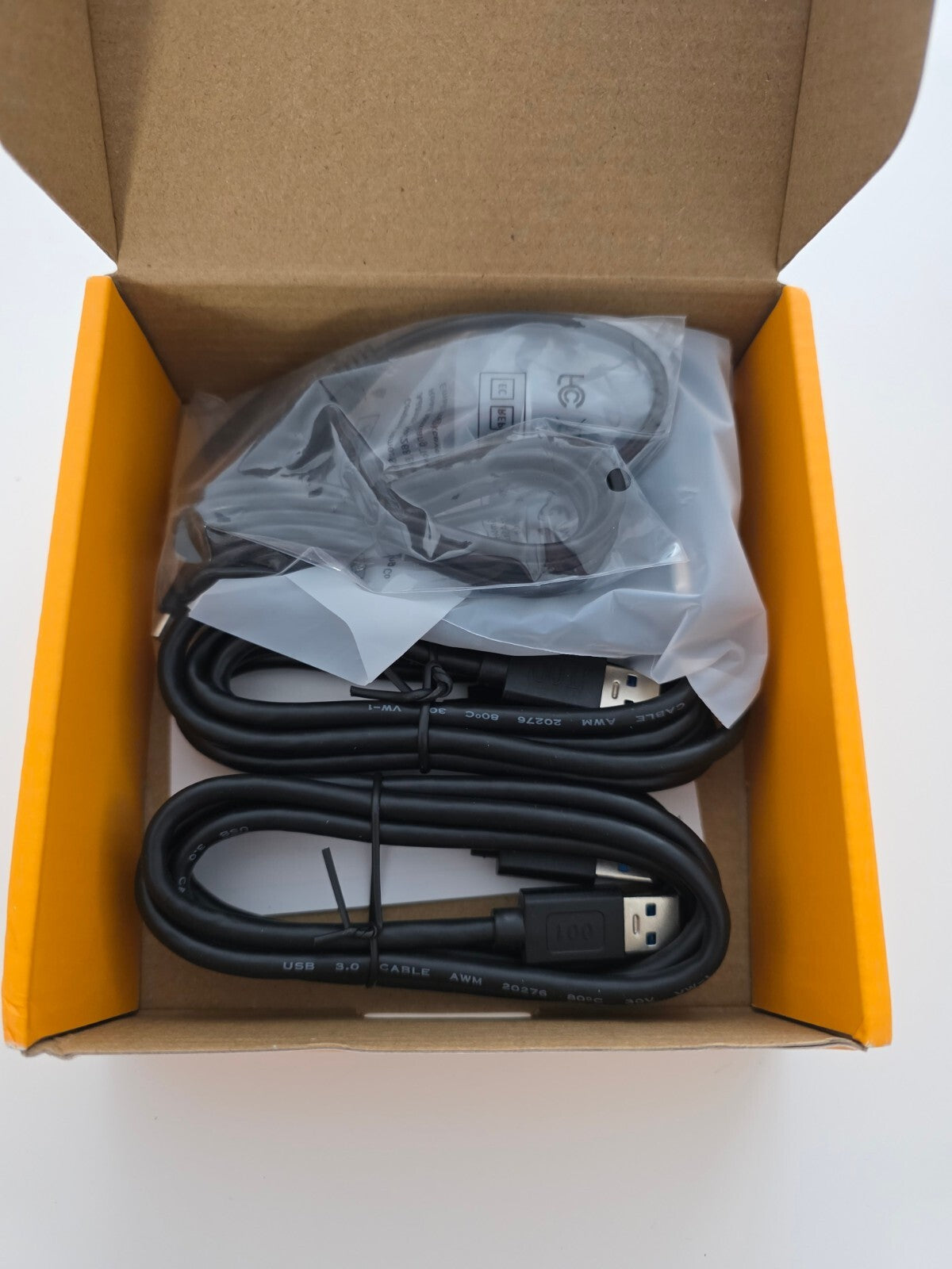 KVM Switch 2 PC 1 Monitor 8K@60Hz HDMI 2.1 USB 3.0