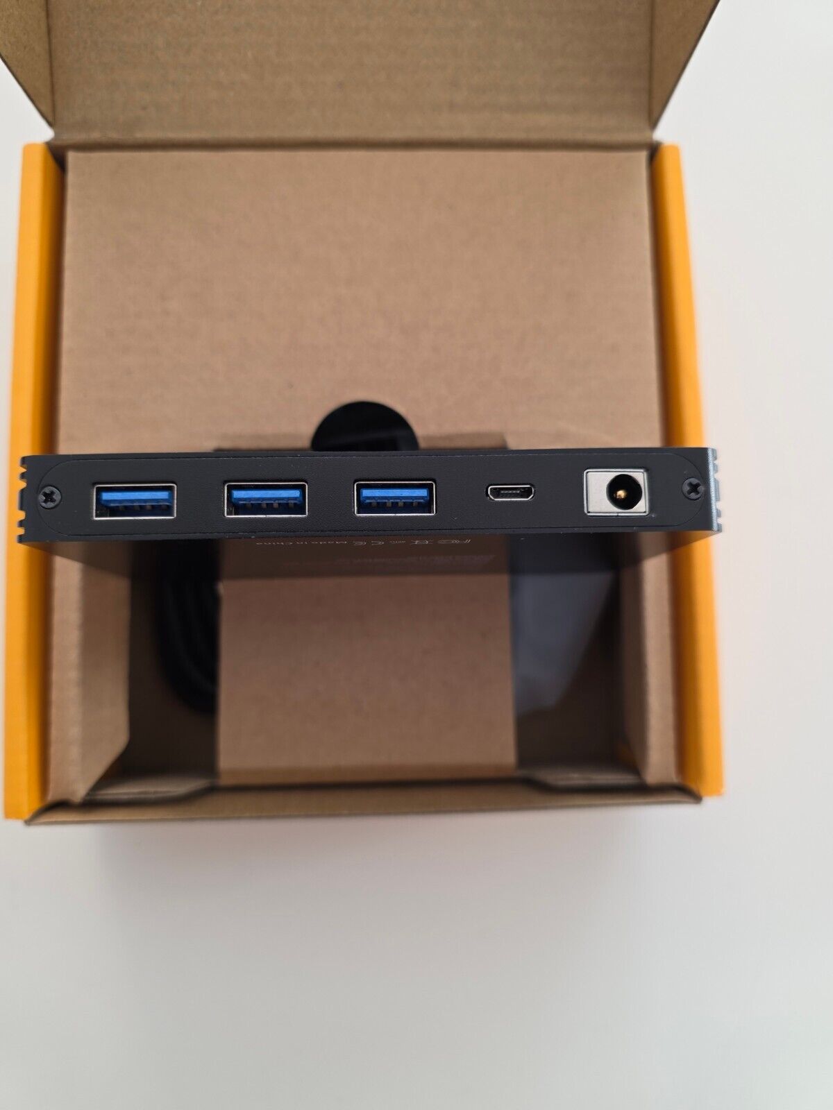 KVM Switch 2 PC 1 Monitor HDMI 8K@60Hz 4K@120Hz 2K@144Hz USB 3.0