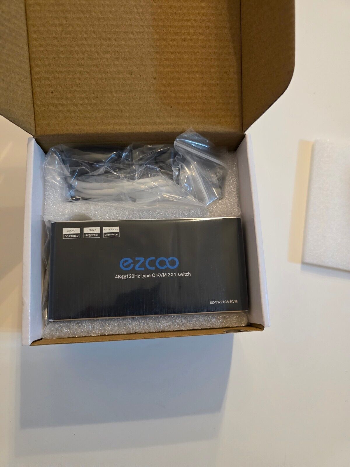 4K@120Hz USB-C KVM Switch HDMI 2.1 für 2 Laptops, PD100W, Fernbedienung