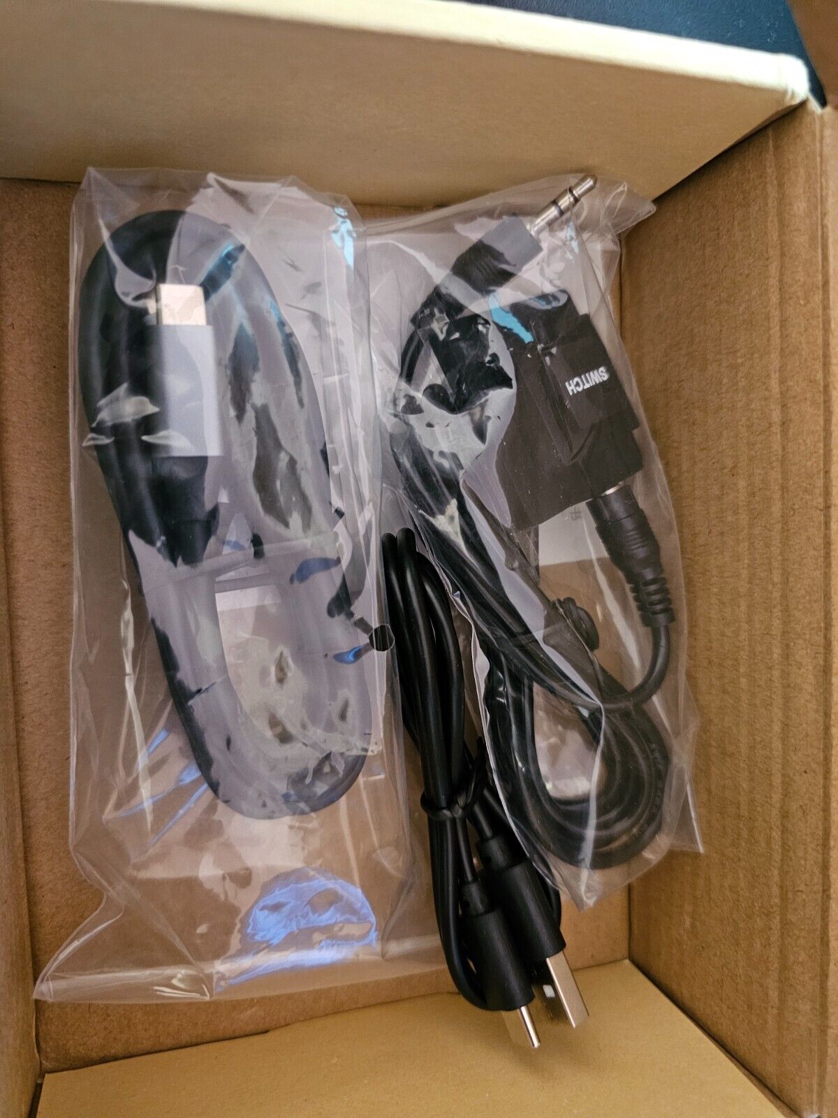 USB C KVM Switch 8K@60Hz 4K@120Hz, 2 Port Typ C KVM Switch für 2 Computer, 1 Dis