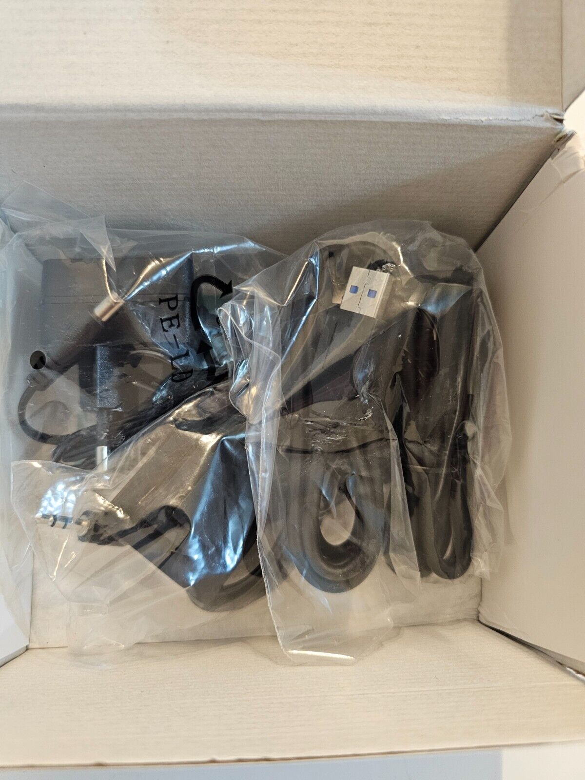 HDMI KVM Switch 1 Monitor 2 Computer, 4K@60Hz USB 3.0 KVM Umschalter mit 4 USB P