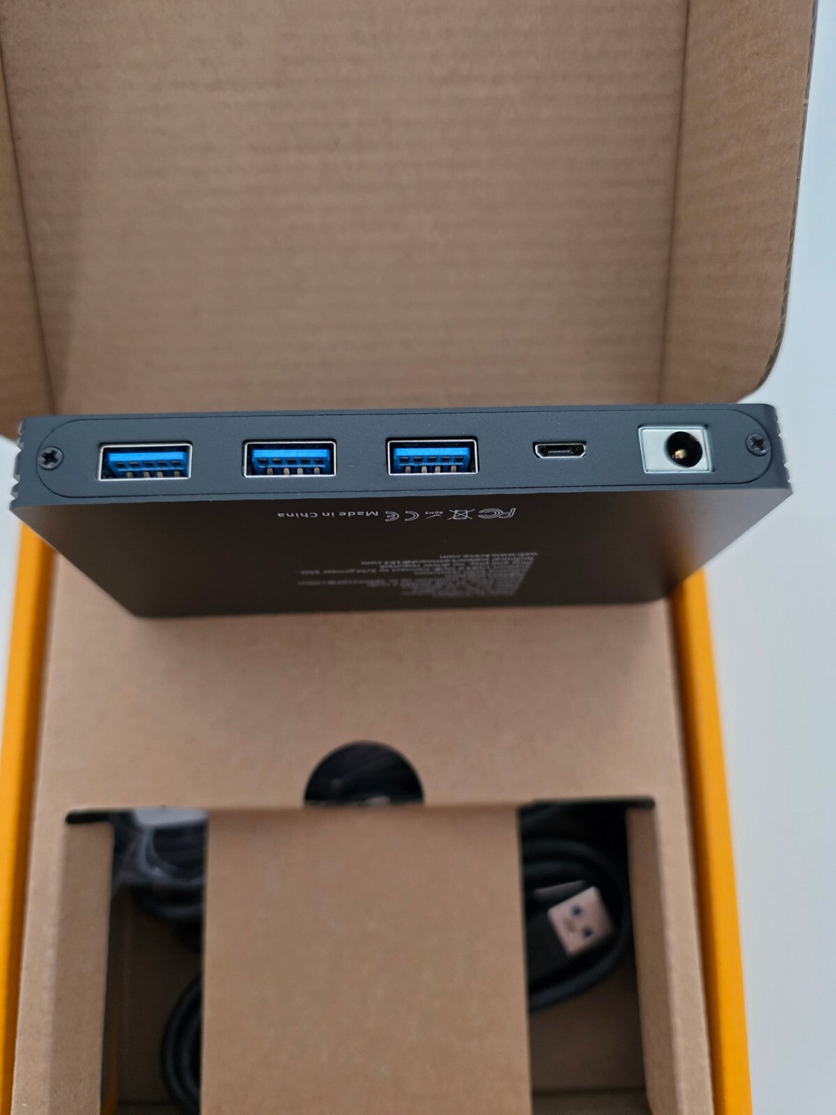 HDMI KVM Switch 8K@60Hz 4K@120Hz für 2 PCs, 1 Monitor, 3x USB 3.0