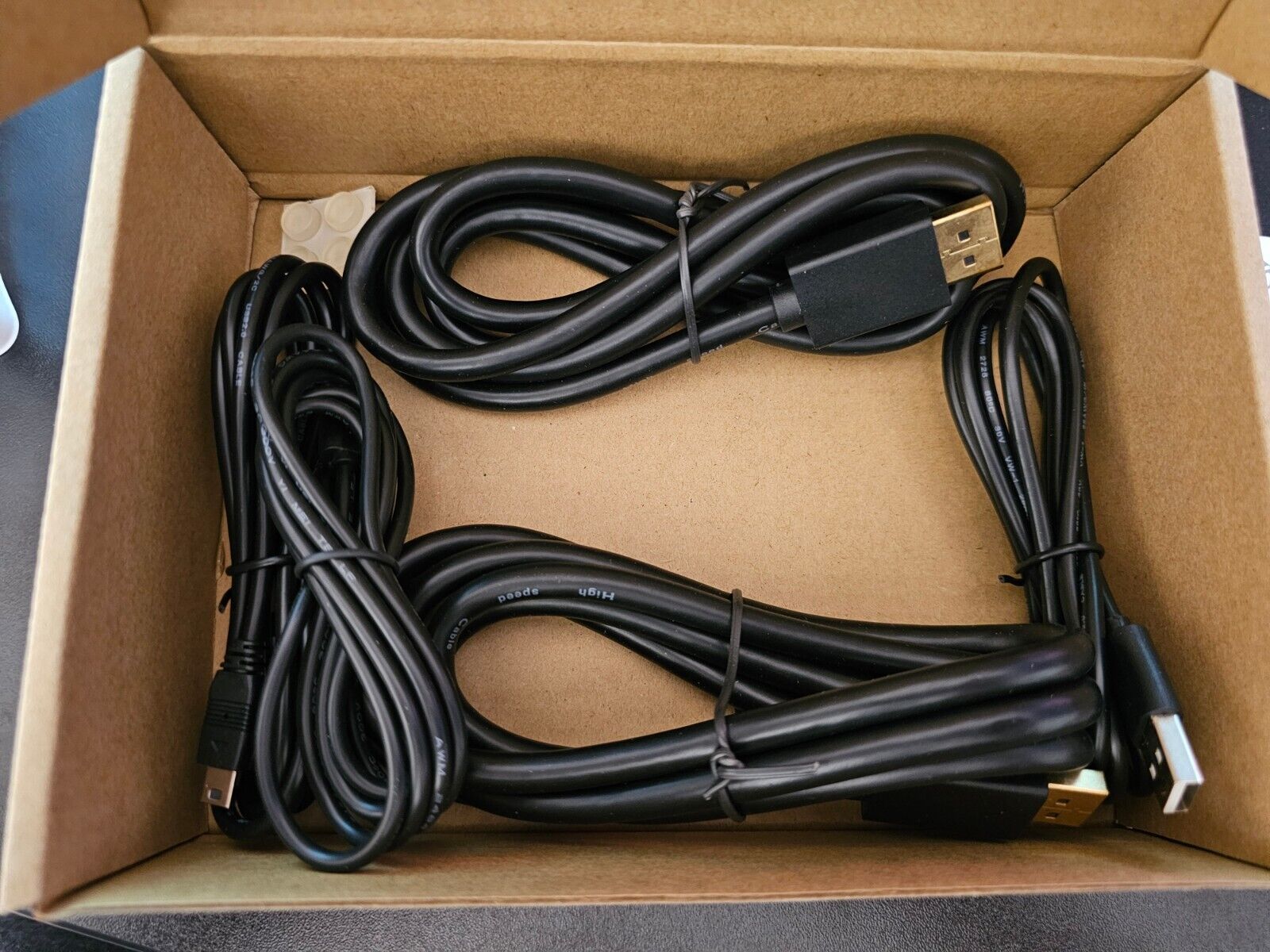 KVM Switch DisplayPort 2 Port,USB2.0,4K@60Hz,DP 1.2, DP KVM Switch 2 PC 1 Monito
