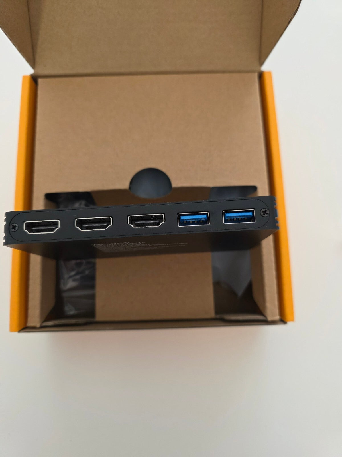8K HDMI KVM Switch 2 PC 1 Monitor 4K@144Hz, USB 3.0, Kabelfernbedienung