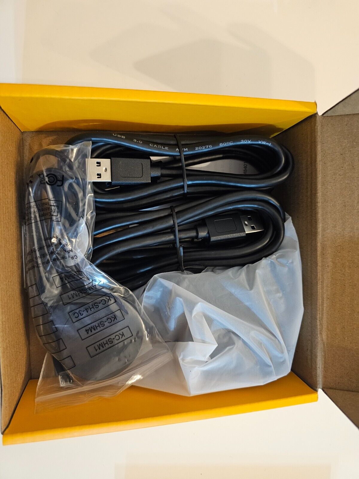 KVM Switch 8K@60Hz/4K@120Hz für 2 Computer, die sich 1 Monitor und 3 USB3.0-Gerä