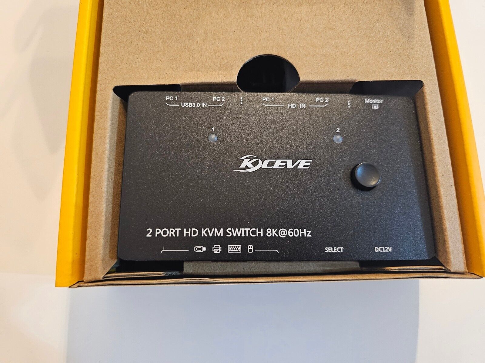 KVM Switch 8K@60Hz/4K@120Hz für 2 Computer, die sich 1 Monitor und 3 USB3.0-Gerä