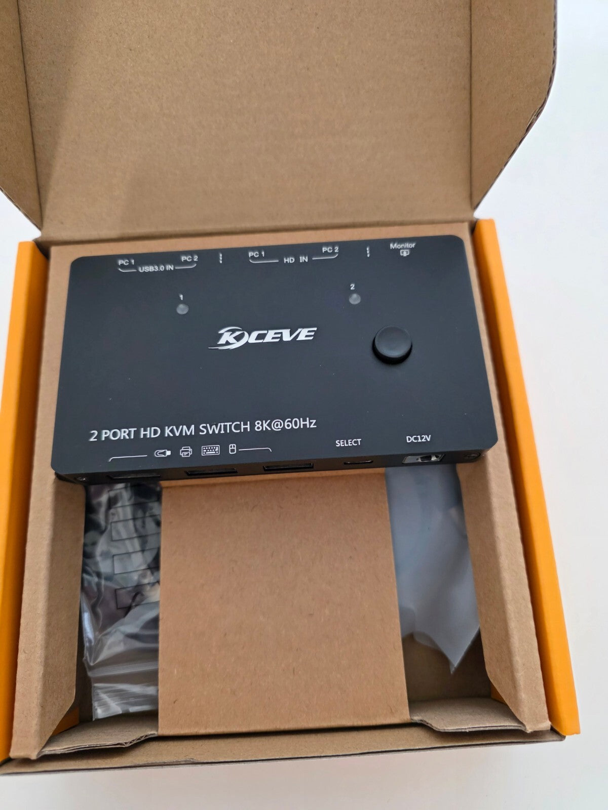 8K HDMI KVM Switch 2 PC 1 Monitor 4K@144Hz, USB 3.0, Kabelfernbedienung